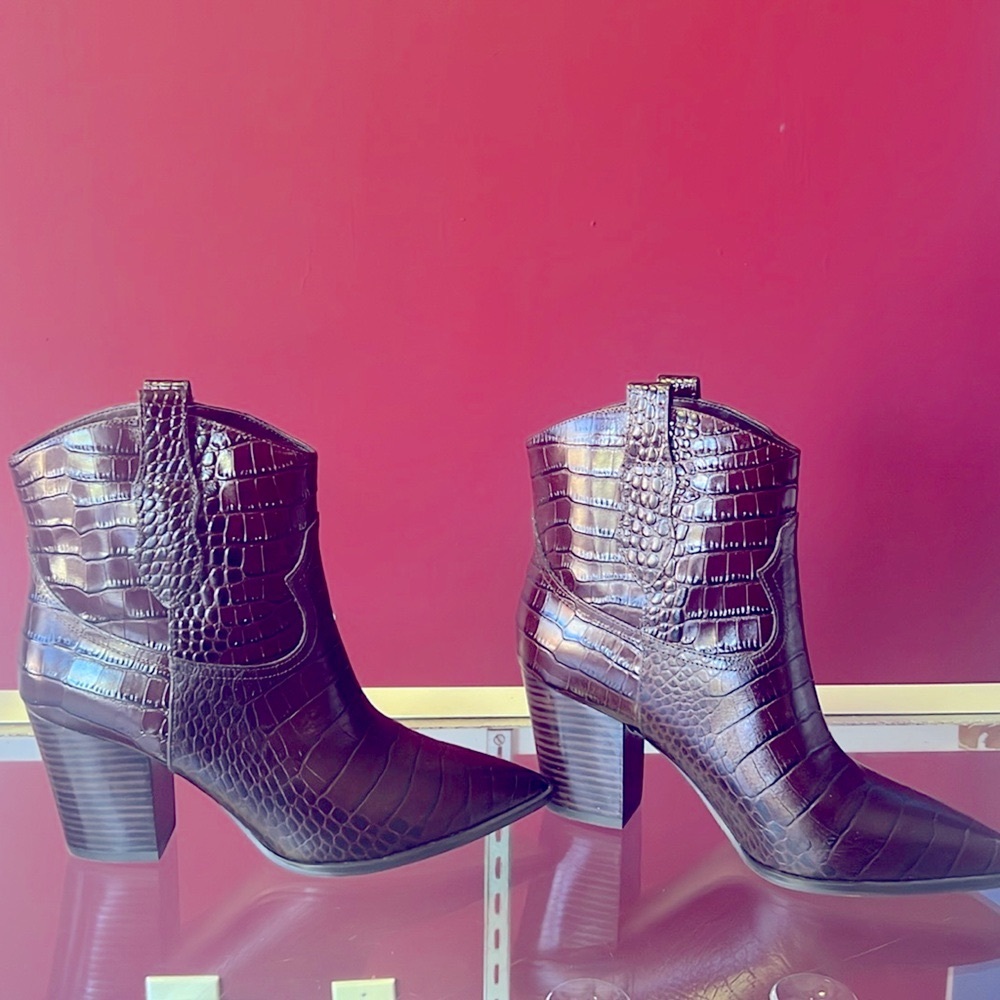 Gibson Latimer Booties 9.5 Gia Ankle Cow Leather Brown Snakeskin Print Women